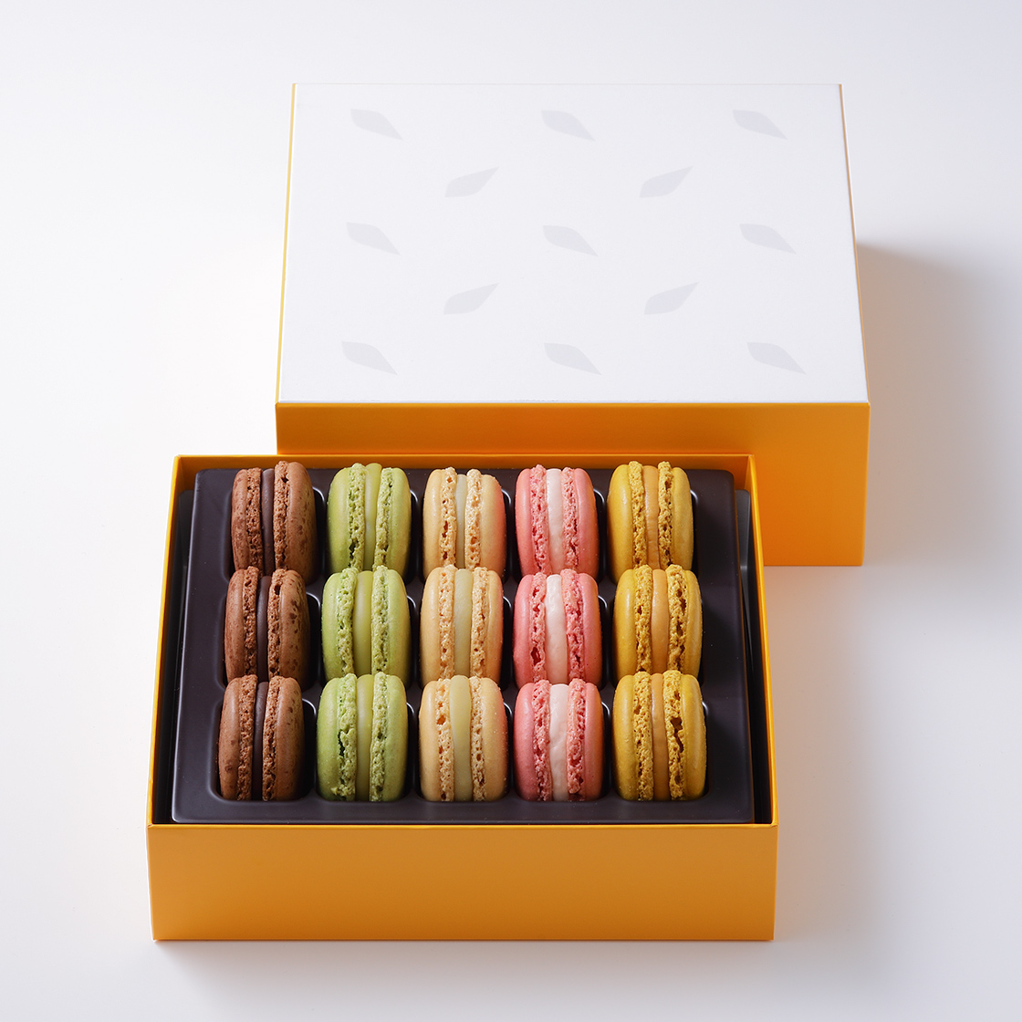 マカロン15個詰め合わせ | PIERRE HERMÉ PARIS（ピエール・エルメ